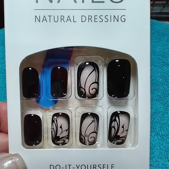 Black and clear press on nails set - Picture 2 of 2